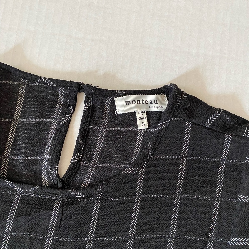 Tie-front patterned top - Picture 3 of 3